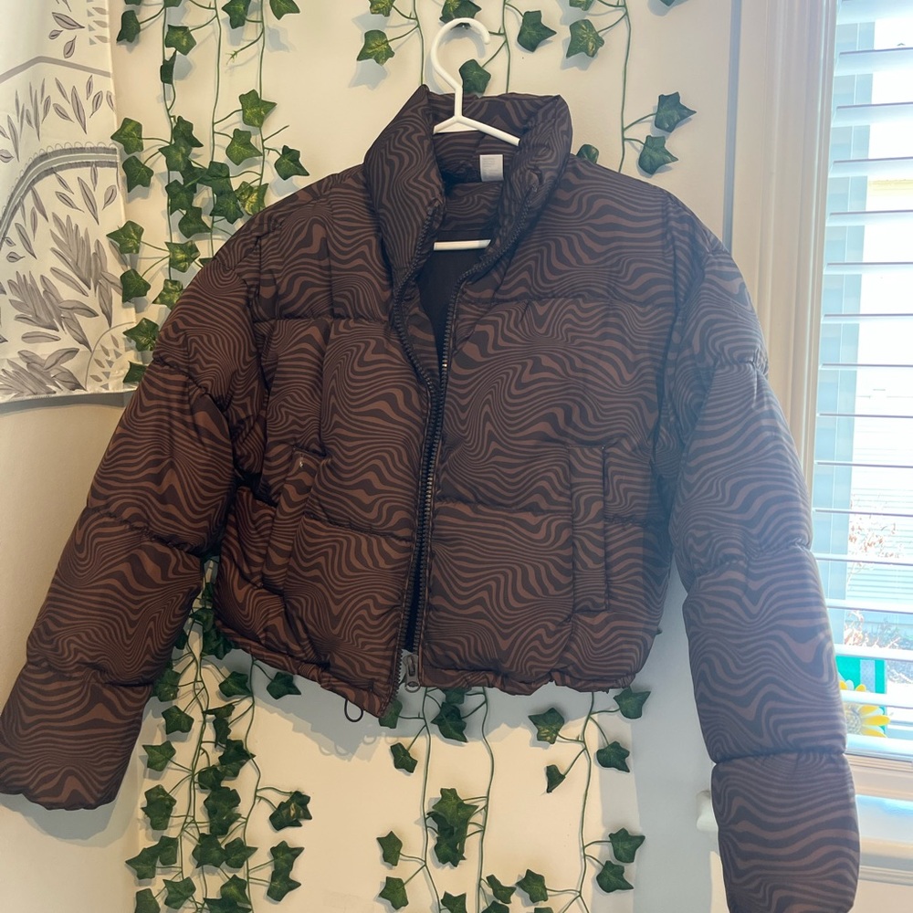 H&M cropped puffer jacket. Size XS